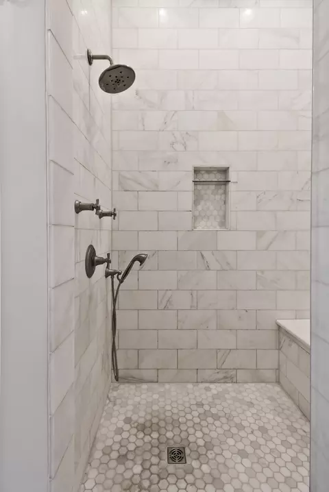 Bath - 640 Eleanor Rose Ct, Crown Point, IN 46307 photo 5 of 11