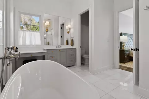 Bath - 640 Eleanor Rose Ct, Crown Point, IN 46307 photo 3 of 11