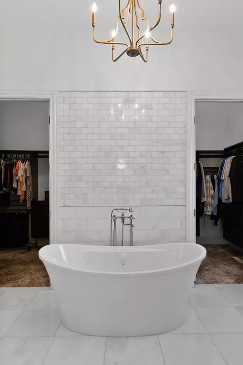 Bath - 640 Eleanor Rose Ct, Crown Point, IN 46307 photo 4 of 11