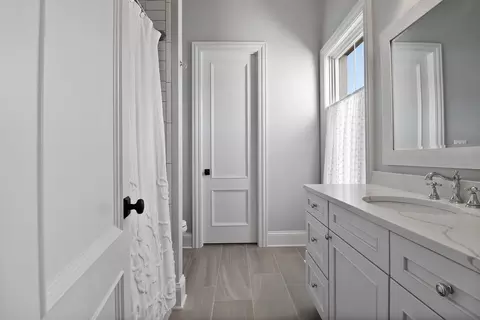 Bath - 640 Eleanor Rose Ct, Crown Point, IN 46307 photo 7 of 11