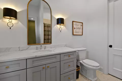 Bath - 640 Eleanor Rose Ct, Crown Point, IN 46307 photo 6 of 11