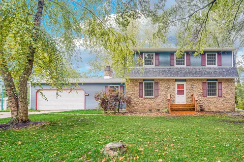 402 Powderhorn Dr, Valparaiso, IN 46383