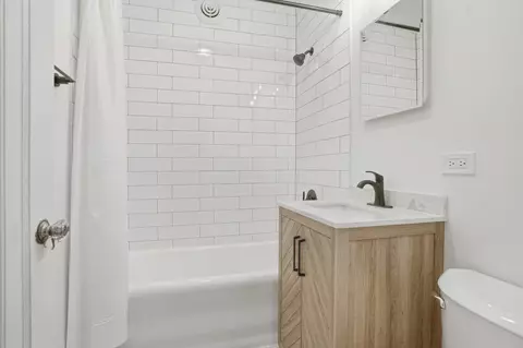 Bath - 2027 12 Davidson Pl, Whiting, IN 46394 photo 1 of 1