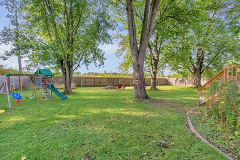 121 E Pine St, Wheatfield, IN 46392 photo 17