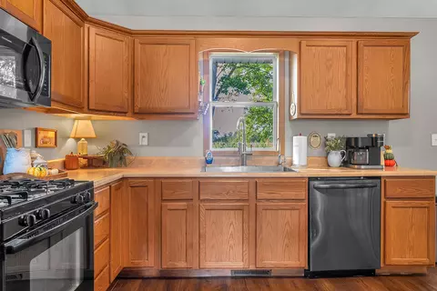121 E Pine St, Wheatfield, IN 46392 photo 8