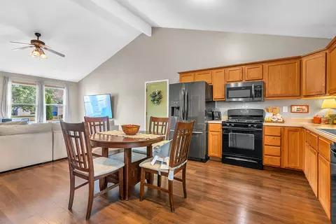 121 E Pine St, Wheatfield, IN 46392 photo 6