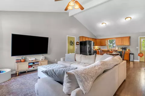 121 E Pine St, Wheatfield, IN 46392 photo 4