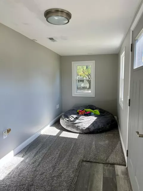 419 E Oneida St, La Crosse, IN 46348 photo 8