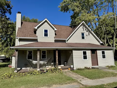 419 E Oneida St, La Crosse, IN 46348 photo 2