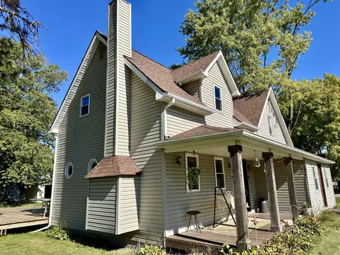 419 E Oneida St, La Crosse, IN 46348 photo 3