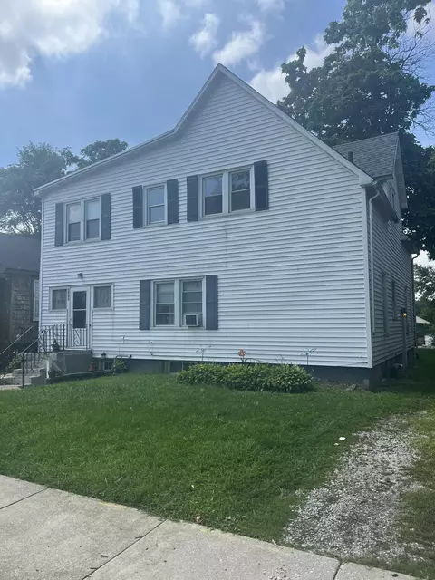 642 Water St, Hobart, IN 46342