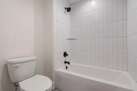 Bath - 9541 Dunegrass Way, Saint John, IN 46373 photo 9 of 11