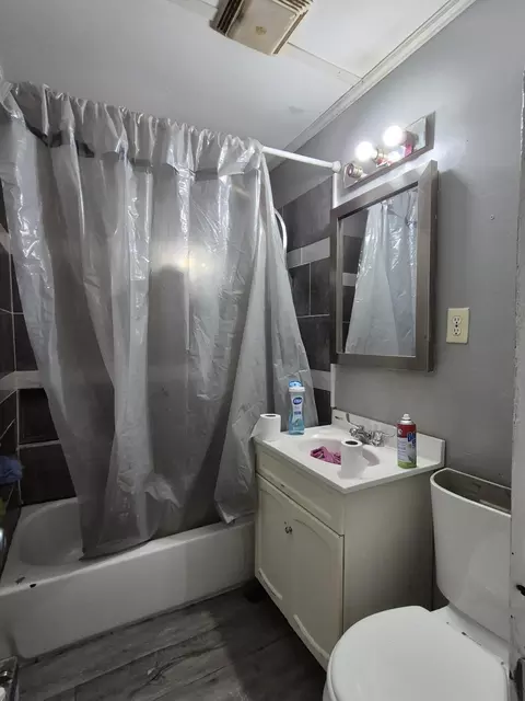 Bath - 1017 Utah St, Gary, IN 46403 photo 1 of 1