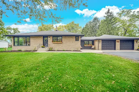 9446 Hilltop Dr, Saint John, IN 46373