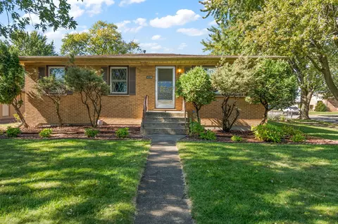 7942 Richard St, Highland, IN 46322
