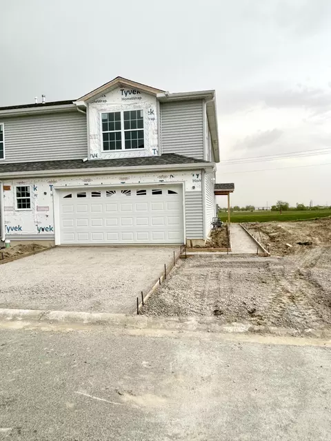 9567 Luebcke Ln, Crown Point, IN 46307