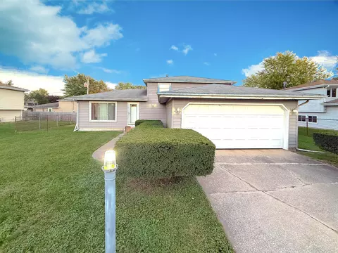 7507 Whitcomb St, Merrillville, IN 46410