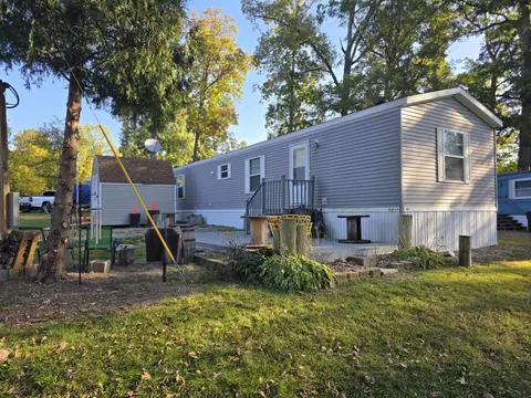 32 Ems W14a Ln, North Webster, IN 46555