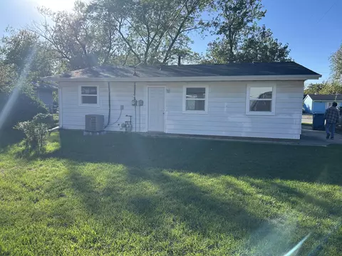 Exterior - 511 S Wayne St, Gary, IN 46403 photo 2 of 2
