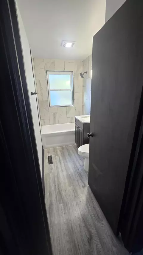 Bath - 2854 Hancock St, Gary, IN 46405 photo 1 of 1