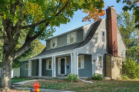 306 Holton Rdg, Crown Point, IN 46307