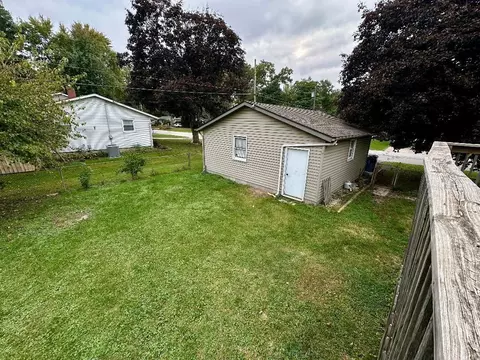Exterior - 1817 W Porter Ave, Chesterton, IN 46304 photo 3 of 5