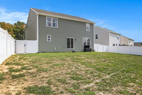 Exterior - 882 Argyle Ct, Chesterton, IN 46304 photo 3 of 5
