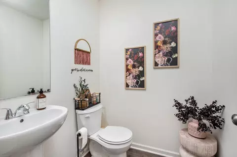 Bath - 882 Argyle Ct, Chesterton, IN 46304 photo 1 of 2