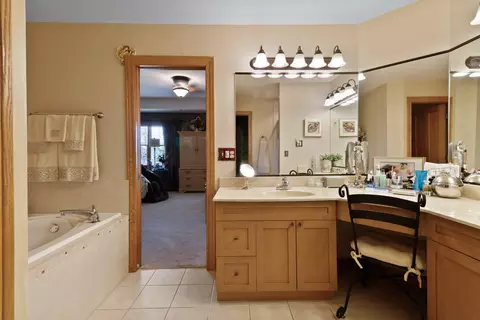 Bath - 10400 Doubletree Dr, Crown Point, IN 46307 photo 2 of 5