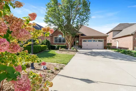 Exterior - 10400 Doubletree Dr, Crown Point, IN 46307 photo 1 of 5