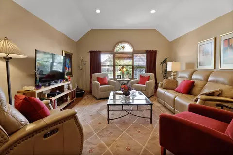 Living - 10400 Doubletree Dr, Crown Point, IN 46307 photo 1 of 2