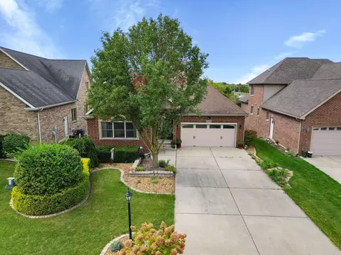 10400 Doubletree Dr, Crown Point, IN 46307