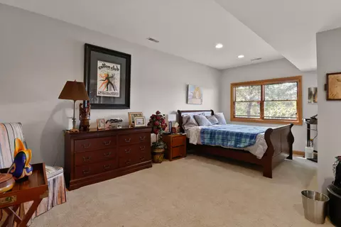 Bedroom - 10400 Doubletree Dr, Crown Point, IN 46307 photo 4 of 4