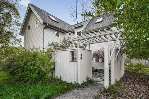 24 Tryon Farm Ln, Michigan City, IN 46360