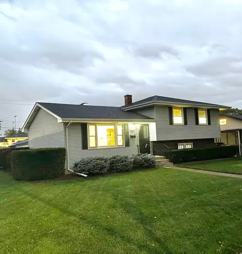 Exterior - 907 W Pine Pl, Griffith, IN 46319 photo 4 of 4