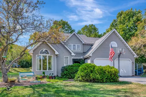 11606 Westvalley Dr, Crown Point, IN 46307