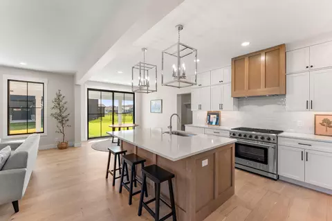 Kitchen - 10511 Mahogany Ter, Saint John, IN 46373 photo 1 of 8