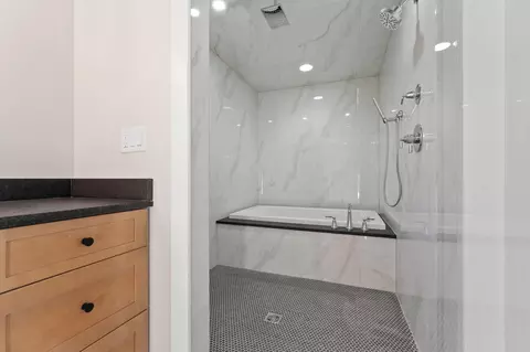 Bath - 10511 Mahogany Ter, Saint John, IN 46373 photo 3 of 8