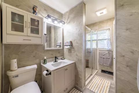 Bath - 225 N Dwiggins St, Griffith, IN 46319 photo 1 of 3