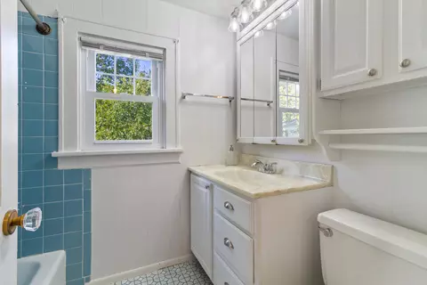 Bath - 269 Maxwell St, Crown Point, IN 46307 photo 2 of 2