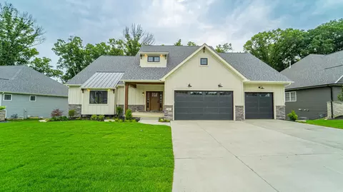 161 N Winterberry Dr, Valparaiso, IN 46385