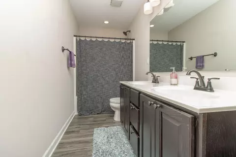 Bath - 3993 W 272, Morocco, IN 47963 photo 2 of 2