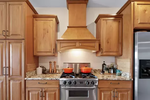 Kitchen - 10380 Doubletree Dr, Crown Point, IN 46307 photo 2 of 7