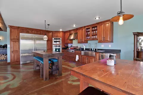 Kitchen - 10380 Doubletree Dr, Crown Point, IN 46307 photo 6 of 7