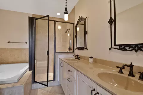 Bath - 10380 Doubletree Dr, Crown Point, IN 46307 photo 2 of 12