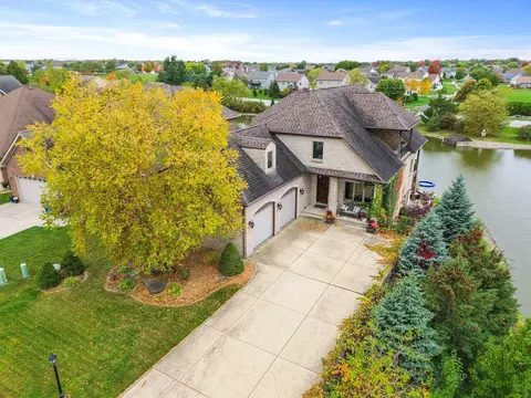 10380 Doubletree Dr, Crown Point, IN 46307