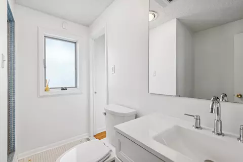 Bath - 7430 Oak Ave, Gary, IN 46403 photo 2 of 3