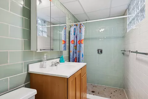 Bath - 7430 Oak Ave, Gary, IN 46403 photo 3 of 3