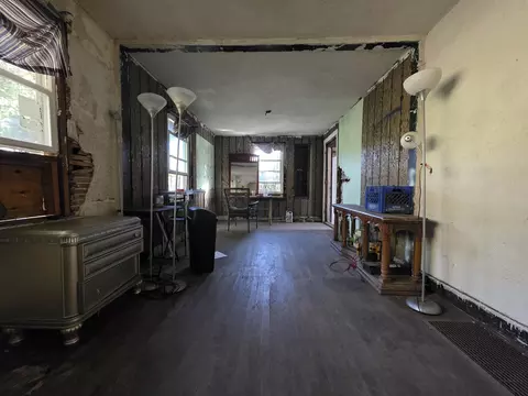 Living - 772 Ohio St, Gary, IN 46402 photo 2 of 3