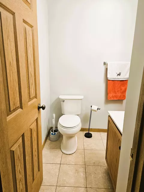 Bath - 120 Pine Dr #H, Porter, IN 46304 photo 1 of 7